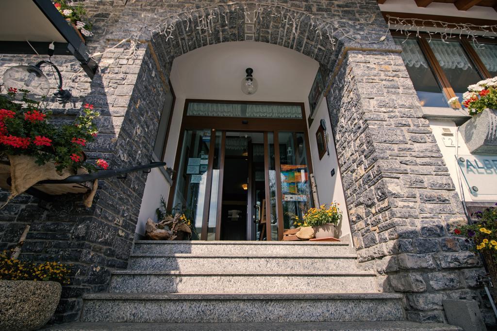 Albergo Moderno & Spa Fuipiano Valle Imagna Exteriör bild