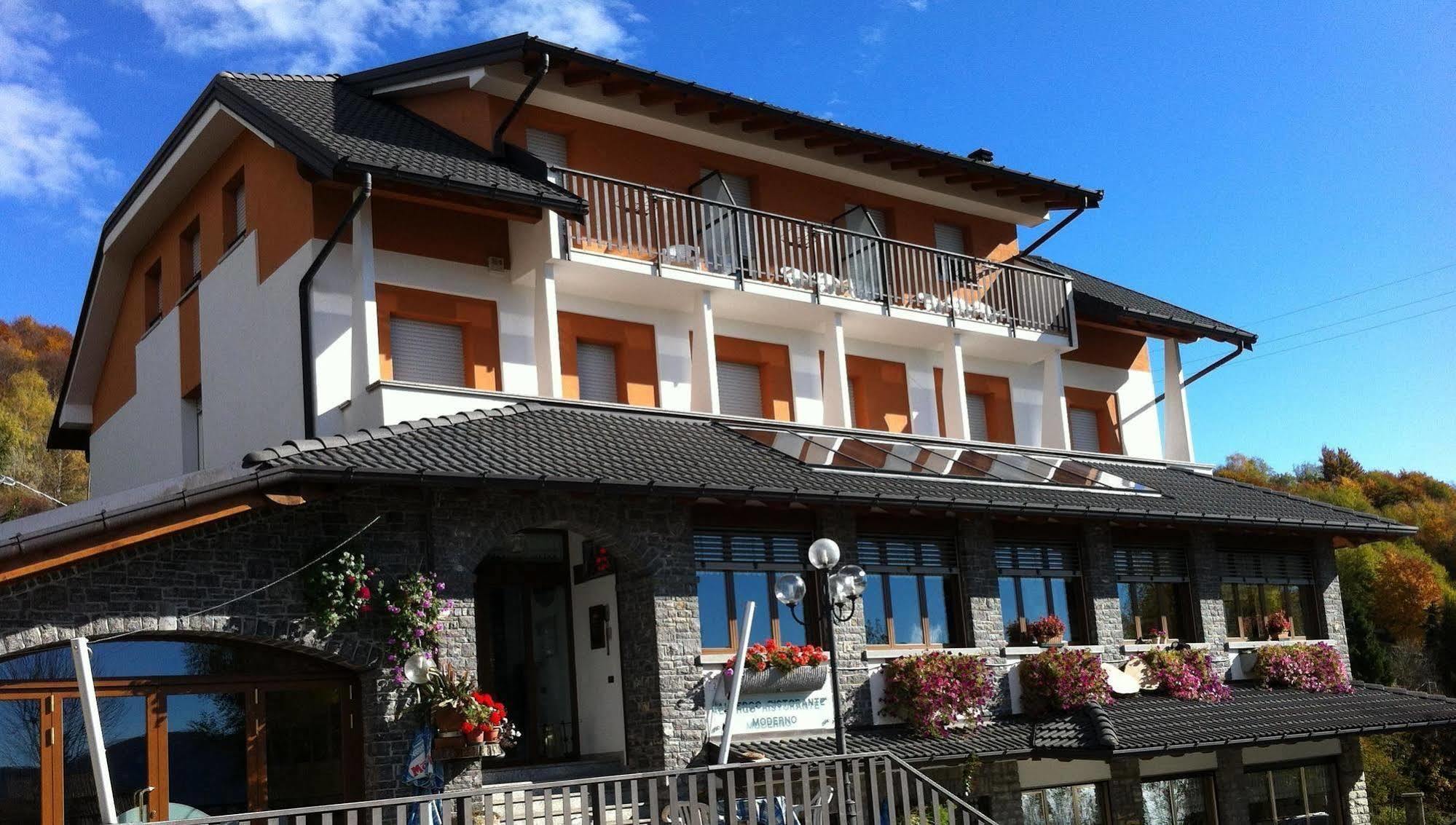 Albergo Moderno & Spa Fuipiano Valle Imagna Exteriör bild