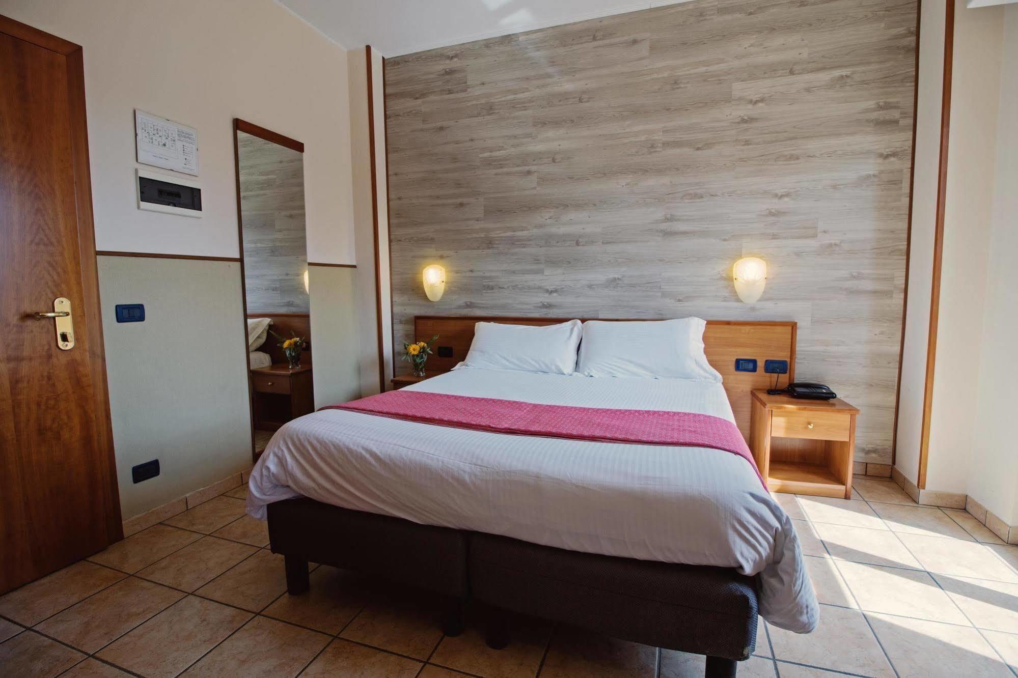 Albergo Moderno & Spa Fuipiano Valle Imagna Exteriör bild