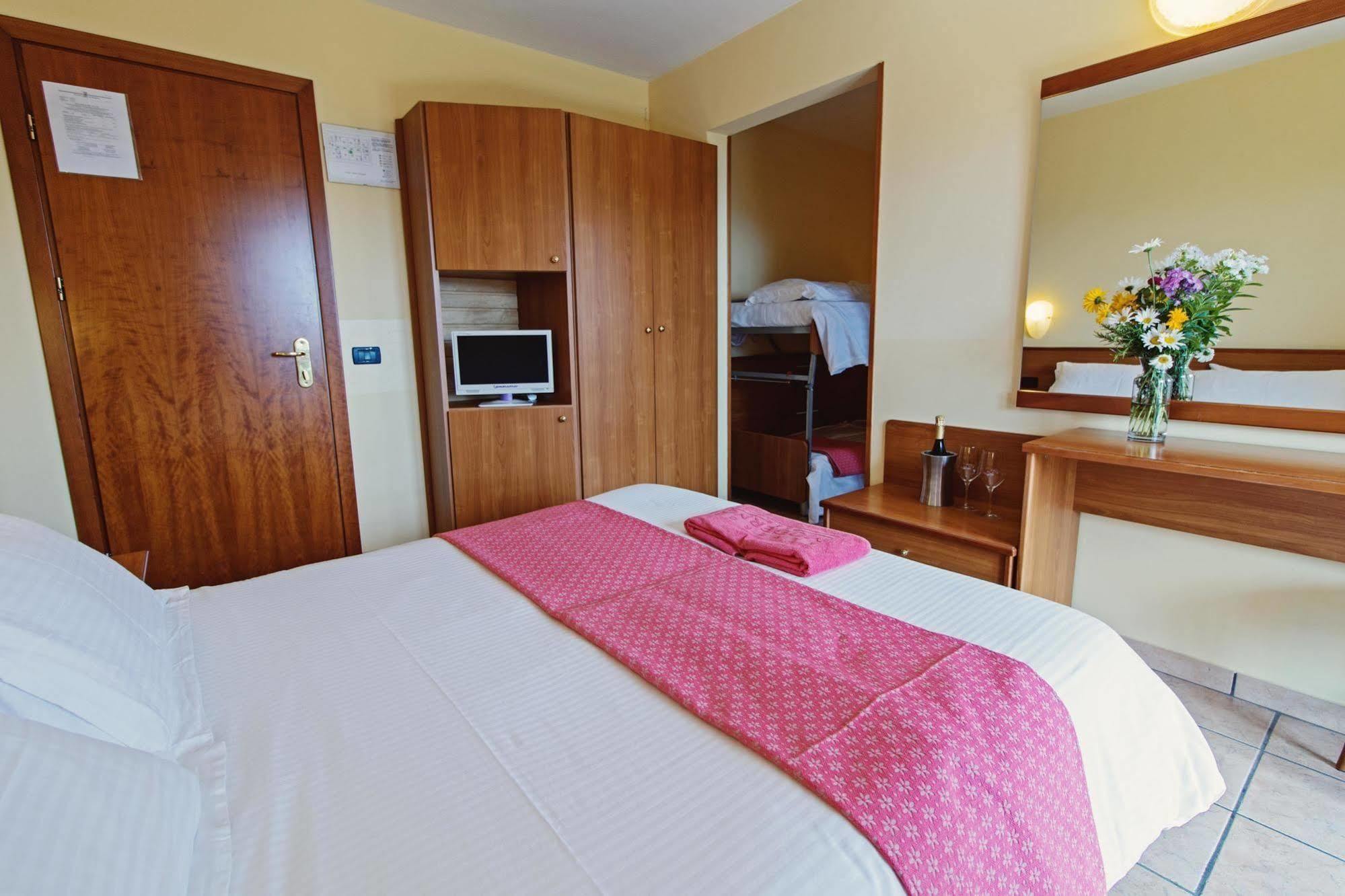 Albergo Moderno & Spa Fuipiano Valle Imagna Exteriör bild