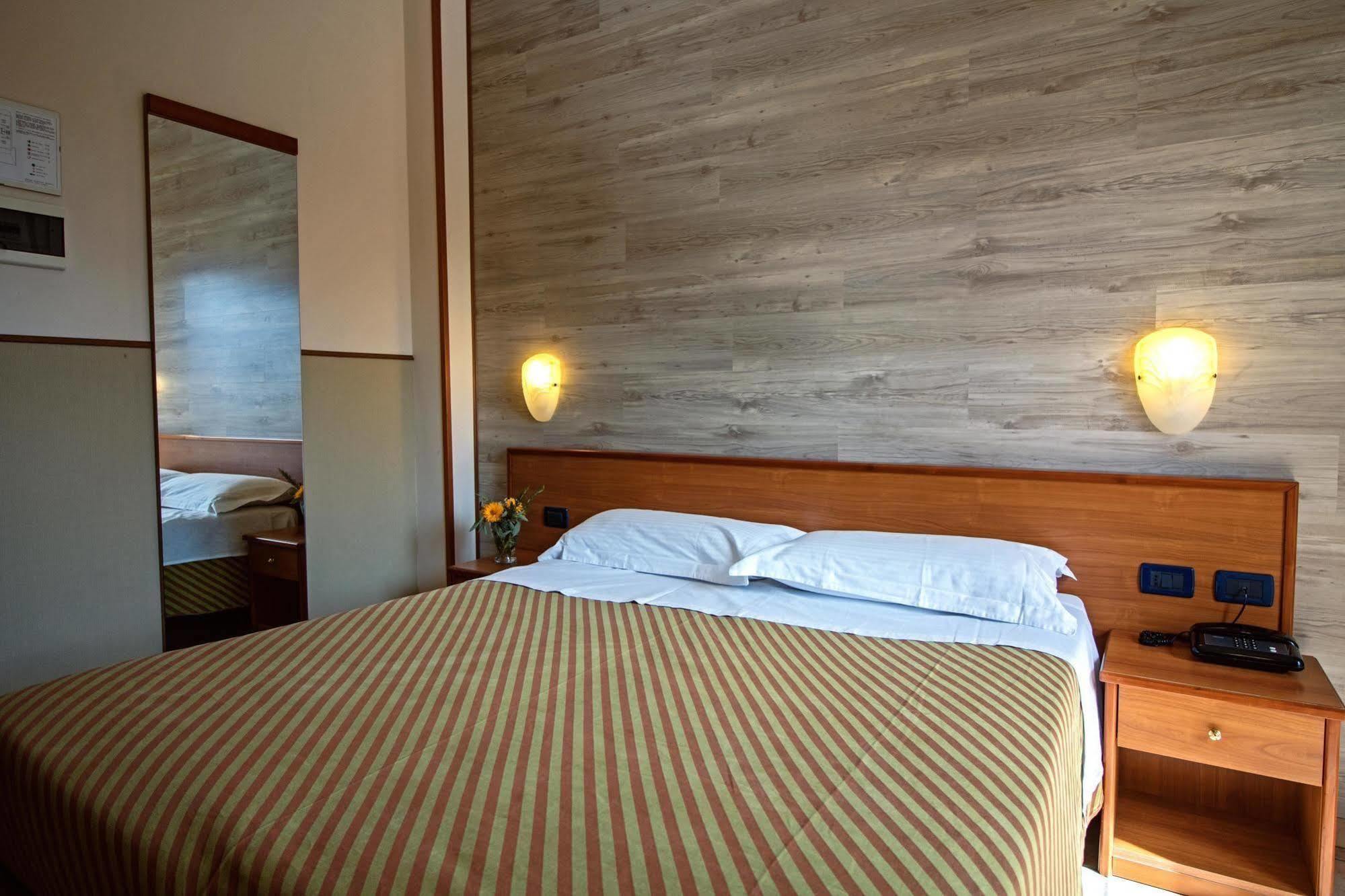 Albergo Moderno & Spa Fuipiano Valle Imagna Exteriör bild