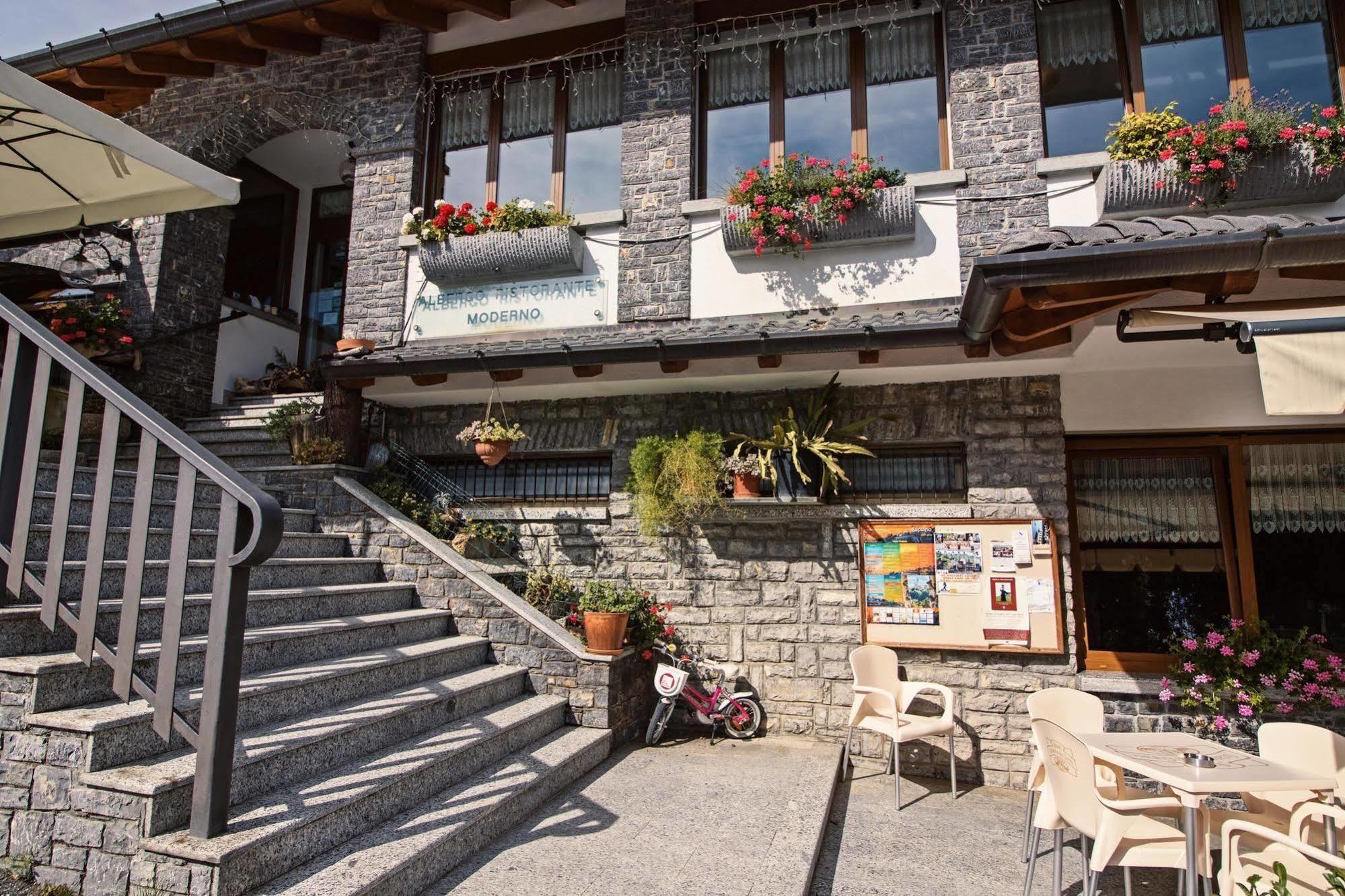 Albergo Moderno & Spa Fuipiano Valle Imagna Exteriör bild